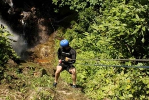 La Fortuna: esperienza di canyoning e cascata in corda doppia
