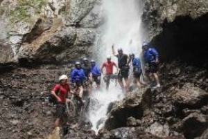 La Fortuna: experiência de canoagem e rapel em cachoeira