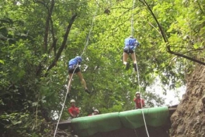La Fortuna: experiência de canoagem e rapel em cachoeira