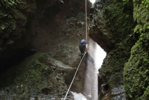 La Fortuna: Avventura in canyoning e ATV con pranzo e trasferimento