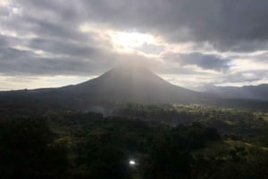 La Fortuna heldagstur til Arenal kombination vandfald, vulkan og mere