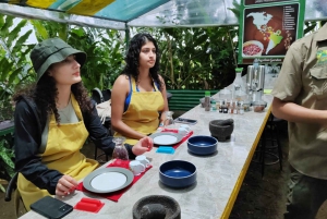 La Fortuna: Garden Walking Tour with Chocolate and Coffee