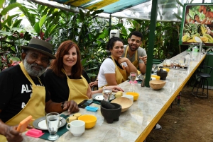 La Fortuna: Launa Fortuna: Garden Walking Tour with Chocolate and Coffee