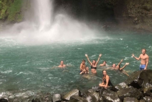 La Fortuna: passeio de meio dia pela cachoeira com almoço