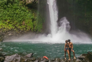 La Fortuna : Visite d'une demi-journée des chutes d'eau avec déjeuner