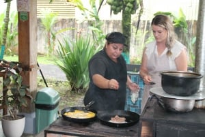 La Fortuna: Bezoek aan biologische boerderij & kookles van boerderij tot tafel