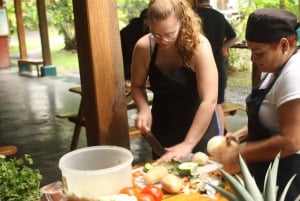 La Fortuna: Besök på ekologisk gård och matlagningskurs från jord till bord