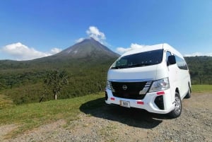 La Fortuna: Privétransfer naar Manuel Antonio & Krokodillen