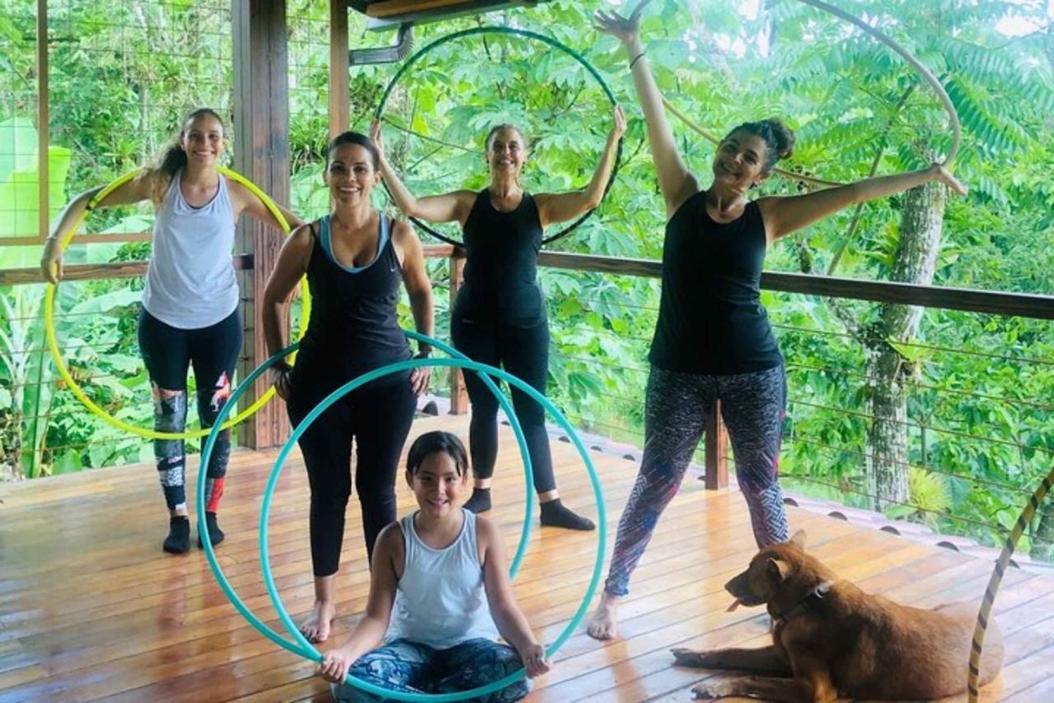 La Fortuna: lezione privata di yoga su una piattaforma sul fiume nella foresta pluviale
