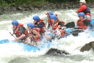 La Fortuna: Rafting Pacuare y Traslado a SJO o Puerto Viejo