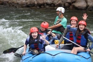 La Fortuna: Excursión en balsa por el río con almuerzo costarricense