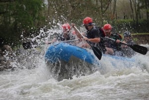 La Fortuna: Excursión en balsa por el río con almuerzo costarricense