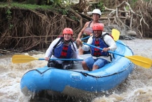 La Fortuna: Excursión en balsa por el río con almuerzo costarricense