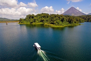 La Fortuna: Transfer till Monteverde via Arenal-sjön
