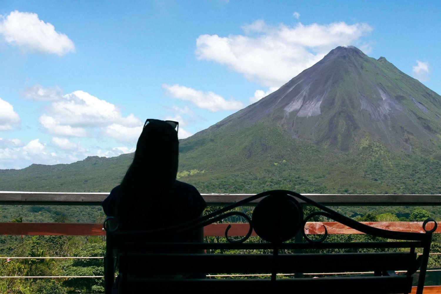 ラ・フォルトゥナ：スカイアドベンチャー・アレナル・ジップライン体験をお楽しみください