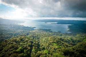 ラ・フォルトゥナ：スカイアドベンチャー・アレナル・ジップライン体験をお楽しみください