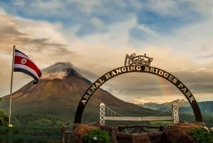 Cascata La Fortuna: vulcano Arenal e ponti sospesi