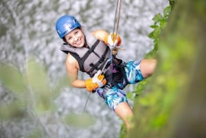 La Fortuna: Rappelling van watervallen en rivierplezier met lunch