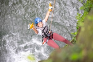 La Fortuna: Rappelling van watervallen en rivierplezier met lunch
