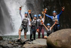 La Fortuna: Rappelling van watervallen en rivierplezier met lunch