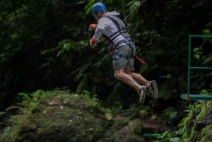 La Fortuna: Rappelling van watervallen en rivierplezier met lunch