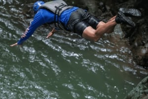 La Fortuna: Rappelling van watervallen en rivierplezier met lunch