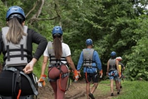 La Fortuna: Rappelling van watervallen en rivierplezier met lunch