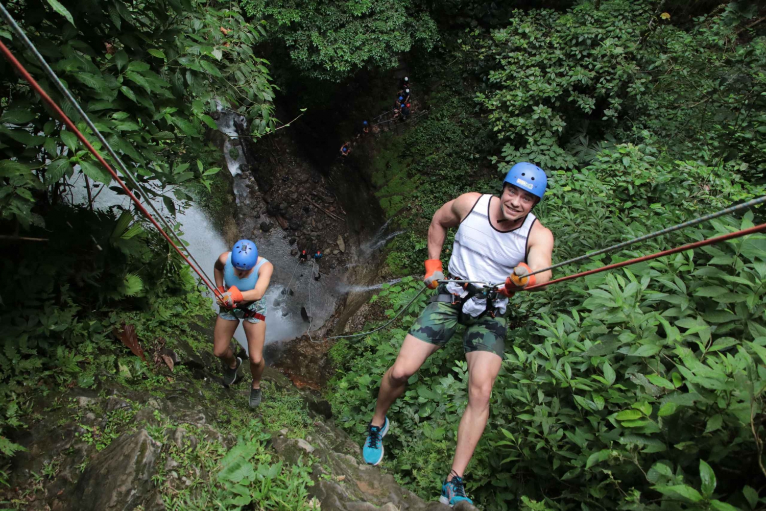 La Fortuna: Waterfall Rappelling & Chocolate Tour with Lunch