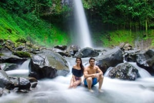 Combinaison cascade, volcan et ponts suspendus de La Fortuna