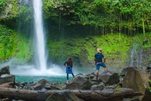 Combinaison cascade, volcan et ponts suspendus de La Fortuna