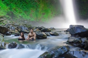 Combinaison cascade, volcan et ponts suspendus de La Fortuna