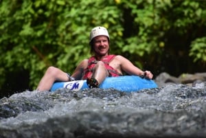 La Fortuna: Excursión de Tubing en Aguas Bravas con Guía y Traslados