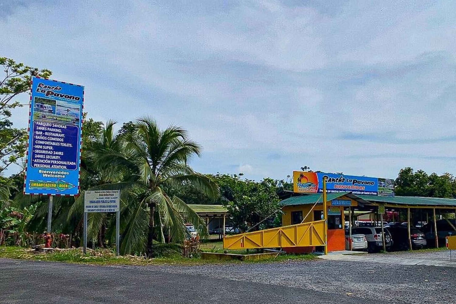 La Pavona: Felles båt til landsbyen Tortuguero