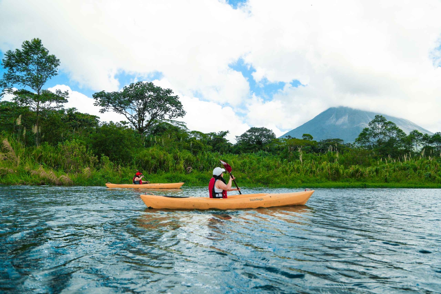 Lake Arenal: Kayaking and Biking Combo Tour
