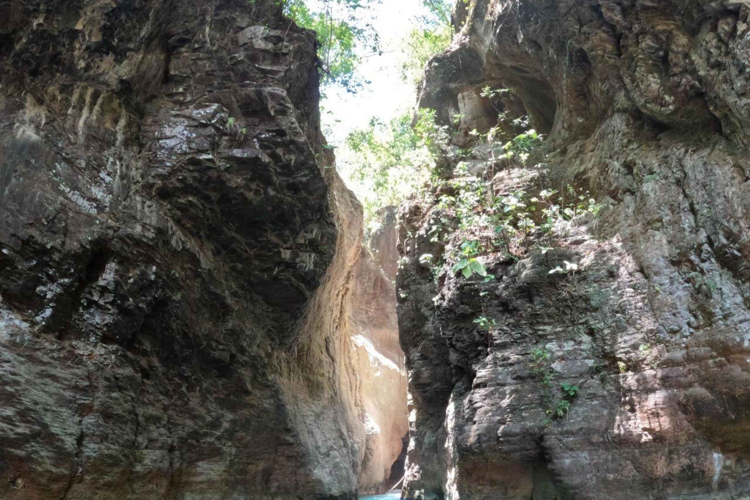 Liberia: La Leona Waterfall River Tubing