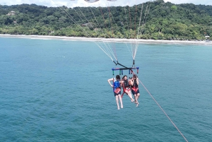 Manuel Antonio: Manuel Manuel Manuel: Beach Parasailing Aguas Azulesin kanssa