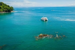 Manuel Antonio: Catamaran Cruise with a Meal