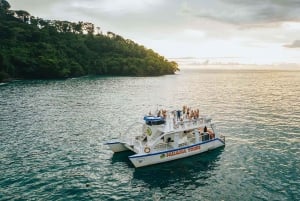 Manuel Antonio: Catamaran Cruise with a Meal