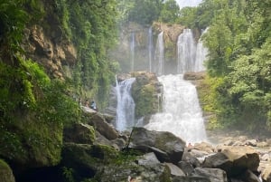 Manuel Antonio: Nauyaca Waterfall and Beach Towns Tour