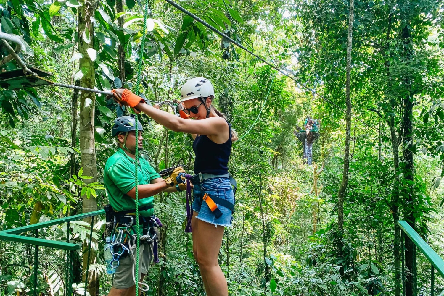 マヌエル アントニオ ケポス ジップライン ツアー（ランチ付き）