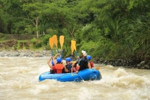 Manuel Antonio: Savegre Whitewater Rafting & Waterfall Tour