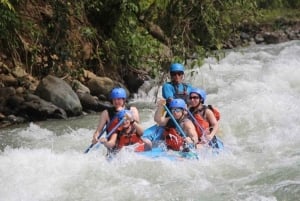 Manuel Antonio: Savegre Whitewater Rafting & Waterfall Tour