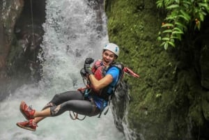 Manuel Antonio: Excursión en tirolina, rappel y cascadas