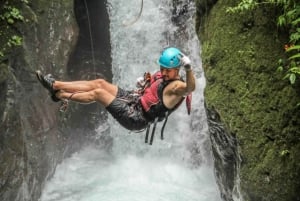 Manuel Antonio: Excursión en tirolina, rappel y cascadas
