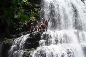 Nauyaca-waterval: wandelen, tractorrit en zwemmen met lunch