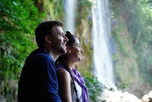 Nauyaca-waterval: wandelen, tractorrit en zwemmen met lunch