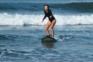 Nosara: Playa Guionesin surffauskurssi paikallisen ohjaajan kanssa
