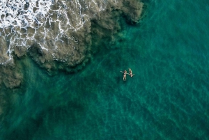 カヤックでビーサンズビーチを探索するオーシャンアドベンチャーをお楽しみください