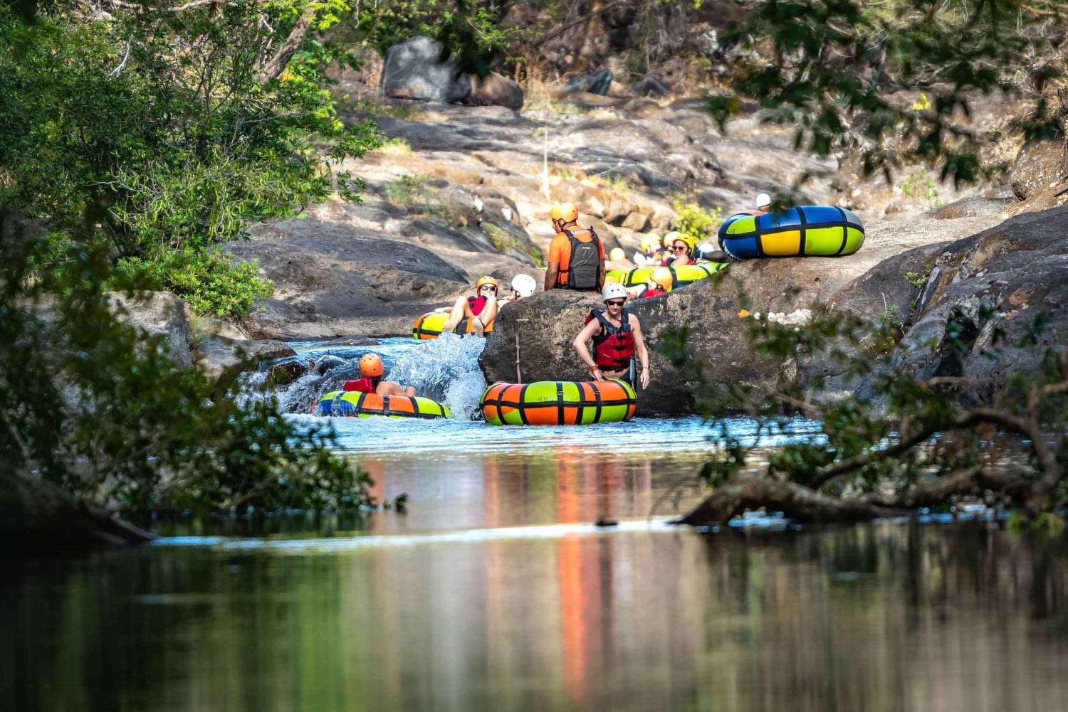 En dag: Ziplining, River Tubing og ridetur på hesteryg