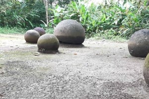 Увита: Археологические места с камнями-сферами